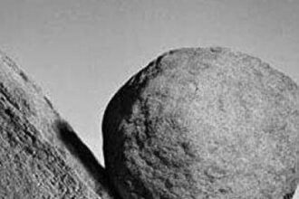 Citation d'Albert Camus sur le Mythe de Sisyphe : Compréhension de l'Absurde et ses Implications Philosophiques