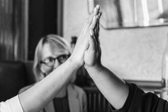 La bienveillance professionnelle : citations et pratiques au quotidien pour un meilleur environnement de travail